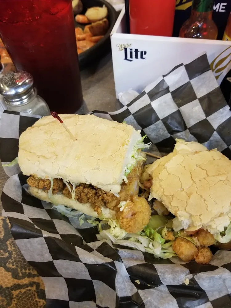 Shrimp and Oyster PO'Boy